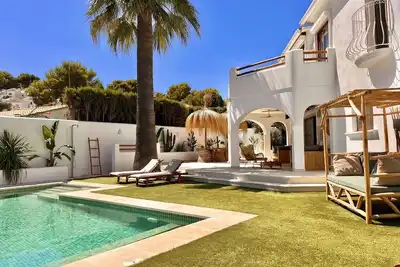 Image de Luxury, cozy beach villa, within walking distance the sandy beach and with private pool