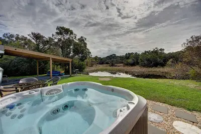 Lightkeepers Retreat is the closest rental to the Lighthouse and Cape Point.