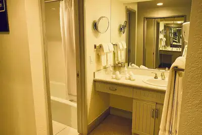 Image de Newly updated ski-in condo. Walk to Beaver Creek Village in under 10 minutes.