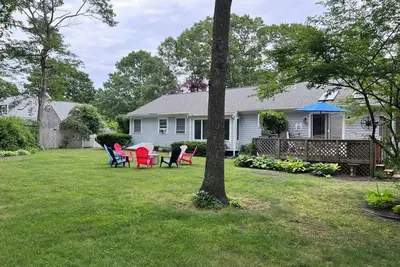 Image de 3 Bedroom 2 Bath East Falmouth, Ma. Convenient to beaches and shopping. \n