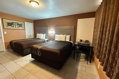 Image de Queen Room With Two Queen Beds- Non Smoking
