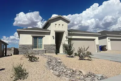 Image de New home, beautiful backyard, 3 bedroom