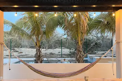 Image de Escape to magical desert sanctuary. Sleek comfort for the whole family.