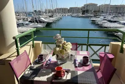Image de Confortable appt 2 pièces avec grande terrasse, clim, garage, proche mer et commerces
