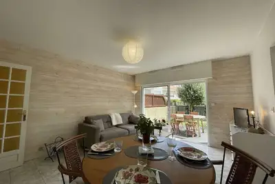 Image de Appartement 3 pièces avec piscine, proche commerces et transports, La Rochelle
