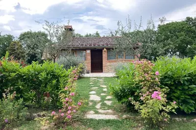 Image de Romantic Cottage furnished in country style in the hills of Tuscany.