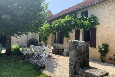 Image de Ferme Familiale Dans Un Village Bourguignon 12 pl