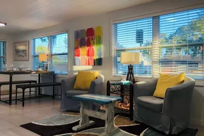 Image de Casa Blue - Beautiful Renovated Cottage Close to Downtown!