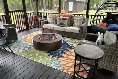 Image de Raleigh Home w/ Land and Hot Tub!