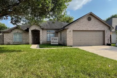 Image de Tastefully remodeled and furnished home in the heart of Brownsville.
