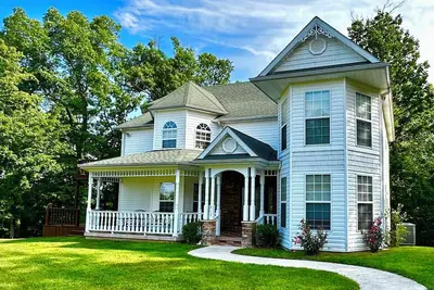 Image de The Victorian @ Lake Cumberland - Beaver Creek, firepit, sleeps 18