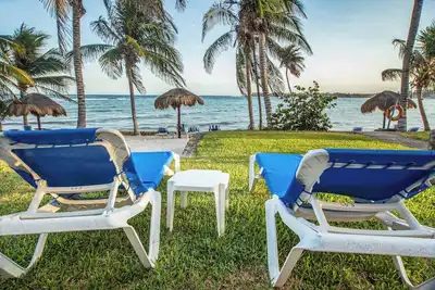 Image de Caribbean sea front 2 Br 2 Ba - Ground Floor- Large Pool -Seaweed-Free Beach