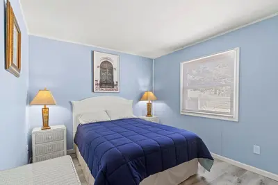 Image de 1. 5 Blocks from Ocean Unit #1 Great Location 2 Bedroom Apartment