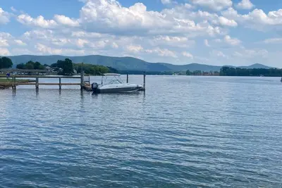 Image de Fixin' to Relax at Smith Mountain Lake