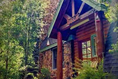 Image de A River Front Mountain Luxury Cabin- Relaxing, Skiing, Rafting, Hot Tub, Sauna