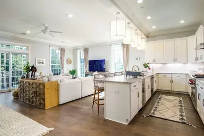 Image de Bama Game House - On The Strip! Luxury 3 Bedroom Condo - New Listing.