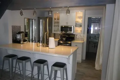 Image de Old Town condo on beautiful Frances Street. Walk to Seaport