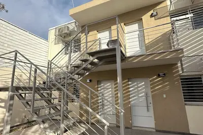 Image de ¡Bienvenido a nuestros hermosos y nuevos apartamentos convenientemente ubicados!