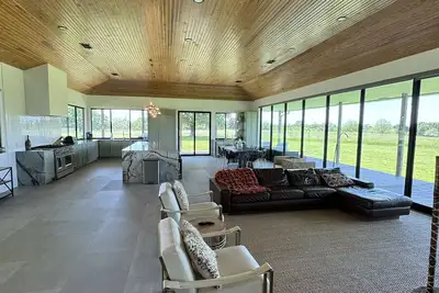Image de Breathtaking modern 100 acre ranch on the Colorado River. Weddings available
