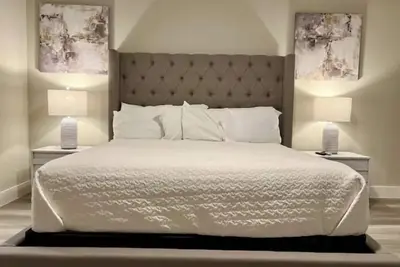 Image de Newly constructed luxury apartment 15 mins from Disney