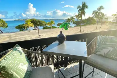 Image de TropicalTide 🌴 Modern - Resort, Sapphire Beach & Turquoise Water Off Balcony