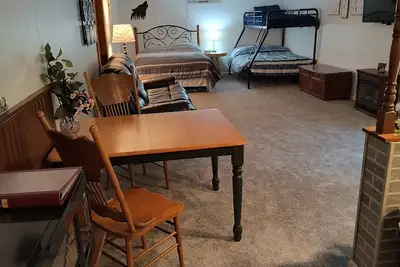 Image de Beautiful cabin situated on wooded land with nice yard clearing and small stream