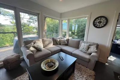 Image de Charming All-Season Retreat: Treetop Condo in the Heart of Muskoka