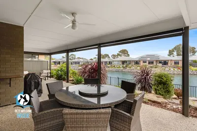 Image de Luxurious Lakefront on Franklin Island