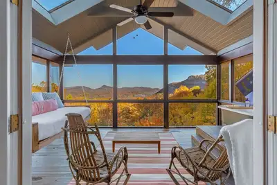 Image de Whiteside Perch - Updated Home w/ Huge Views! Close to Everything!