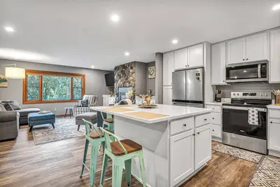 Image de Lakeview Oasis - Sleeps 10! Family Friendly!