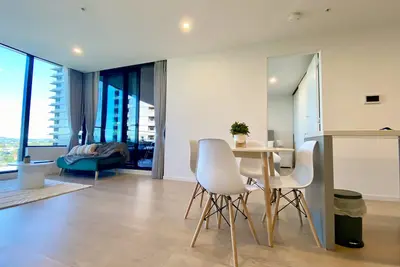 Image de Modern Luxury 2 Bed, 2 Bath Apartment With Free Parking in Central Location