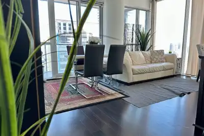 Image de Luminous 2-Bdrms Suite w/parking