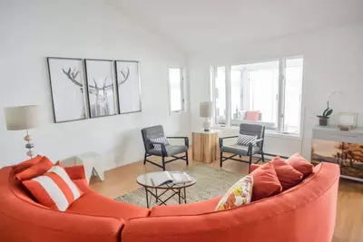 Image de The Verne: Beautiful Waterfront Escape by Picton
