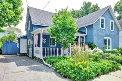 Image de Cobalt Cottage: Picton Historical District House