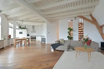 Image de Renovated beachfront warehouse located in quiet Schevenings courtyard