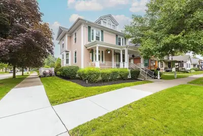 Image de Bay Breeze Mansion | DogsOK | HotTub-open | 6 Bdr+