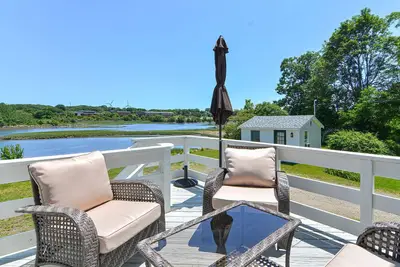 Image de Mill Pond Cottage: Historic Gloucester charm with modern comforts.