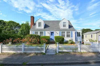 Sand Song: Just one block from Good Harbor Beach!