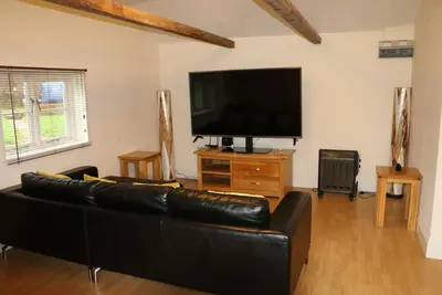 Image de The Lodge - Luxury stay with Hot tub, fire-pit, 2 acres of private garden