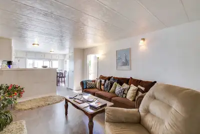 Image de Rosamond Vacation Rental w\/ Grill, Near Vineyards!