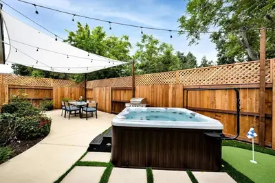Image de Retro Cottage, Hot Tub, Putting Green, walk to all