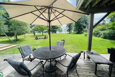 Image de Magnificent 3 bedroom Lake House on Amherst Island\n