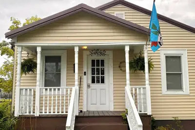 Image de Spacious home in quiet neighborhood. Fenced yard. Easy access to attractions.