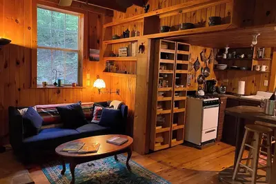 Image de Rustic Tiny Home farm stay minutes from rafting and the National Park