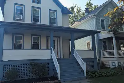 Image de Renovated home with spa access Steps from Cantine Field/Hits