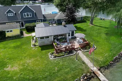 Image de Cozy contemporary Lakefront Cottage