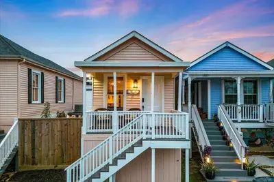 Image de 3 blocks to beach with Cowboy Pool