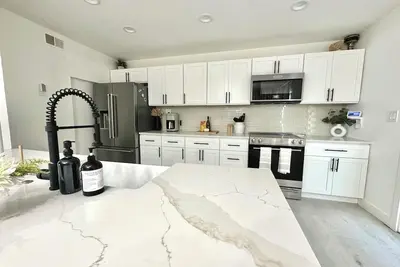 Image de Waterfront Bungalow - Beautiful Views - Beaches - Sponge Docks - Pet Friendly