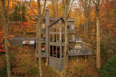 Image de Lakeside, cozy cabin with game room. Recently renovated and pet-friendly!