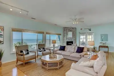 Image de Beach front Luxurious Oversized Penthouse 2100+ ft² large balcony! Great sunset!